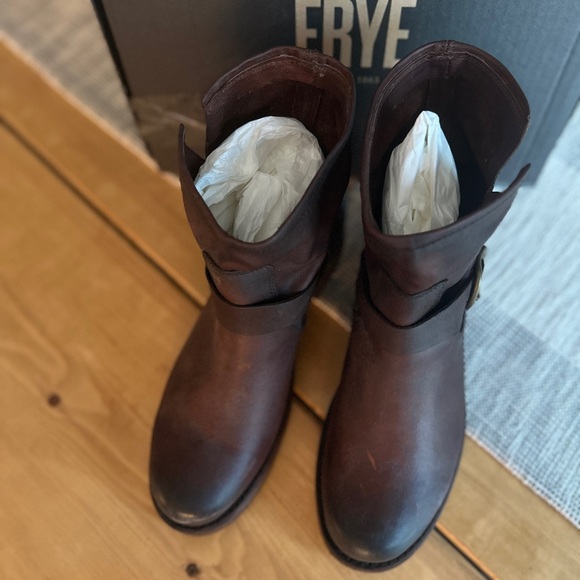NEW Women’s FRYE Veronica Leather Boots - Picture 3 of 6
